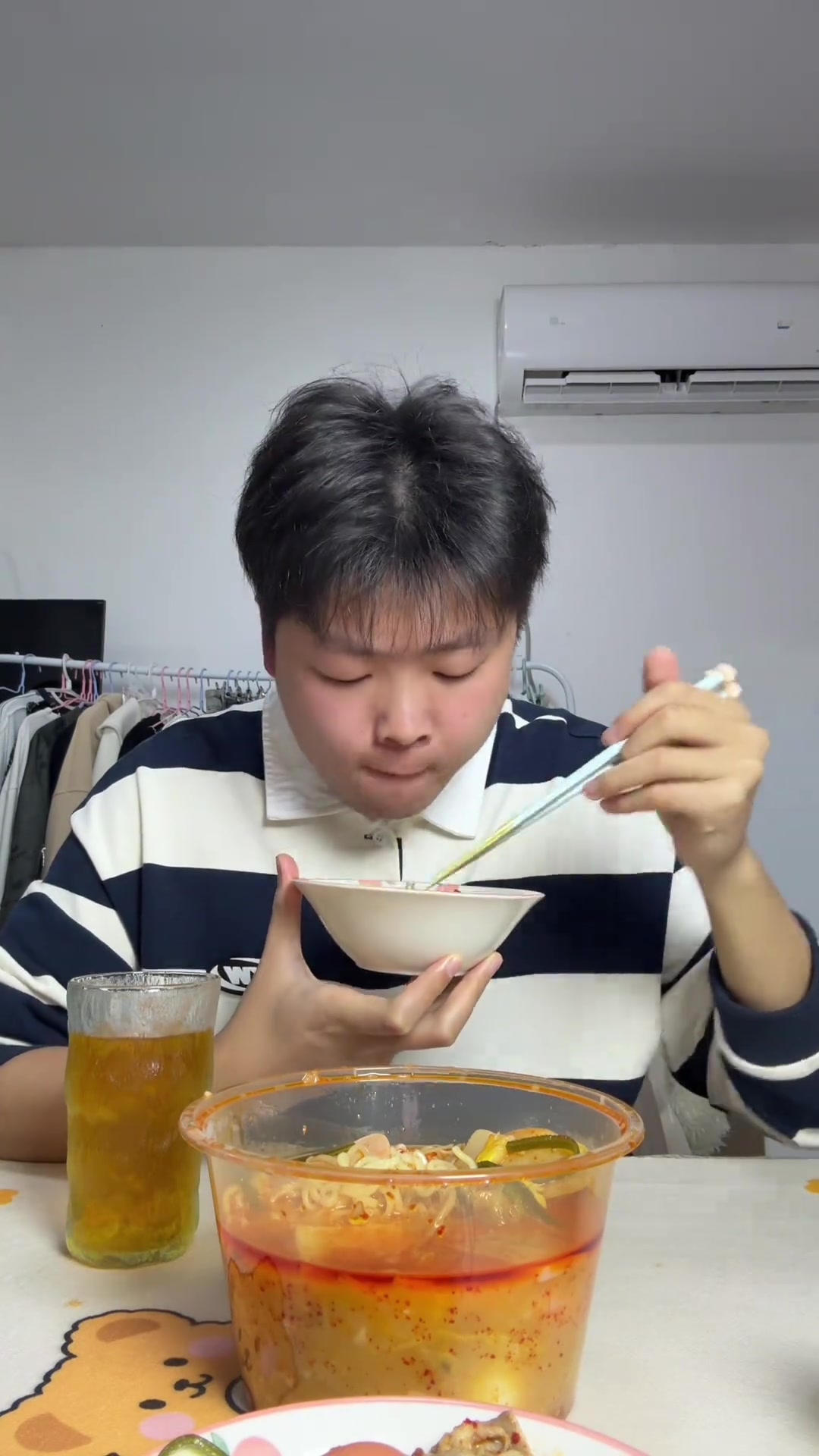 麻辣烫配方便面加米饭，好吃到吃出双下巴