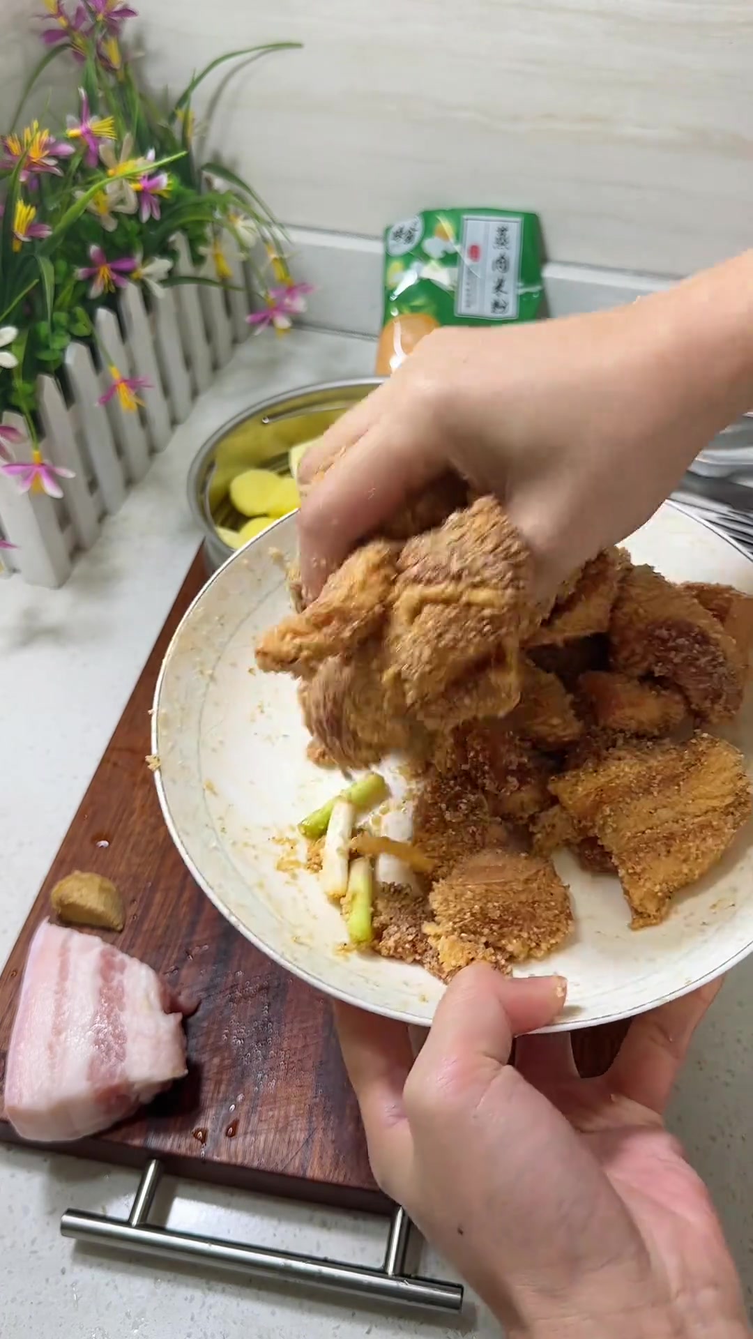 女儿爱点的米粉蒸肉，高压锅蒸得香糯不腻