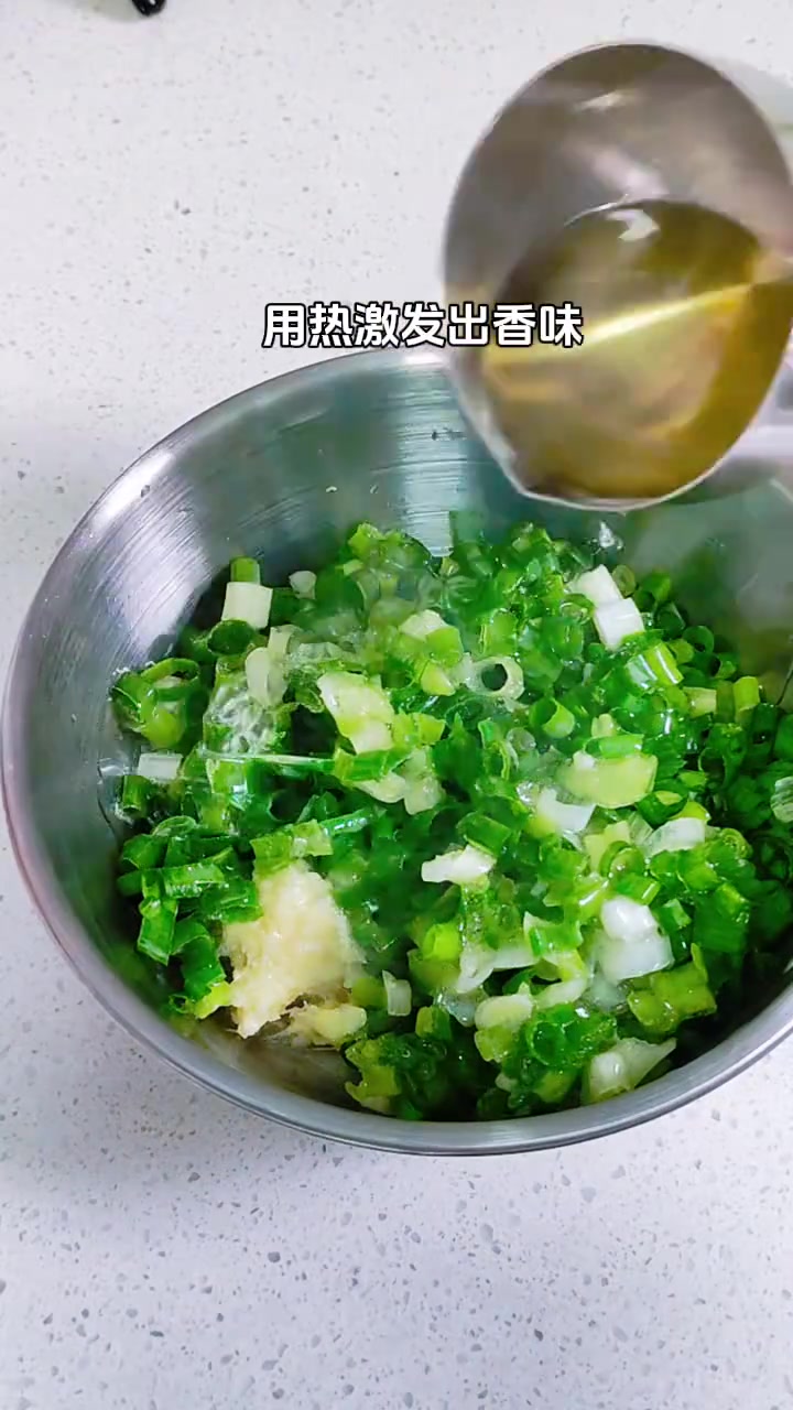 懒人福音，电饭煲姜葱鸡焖饭，一口爱上