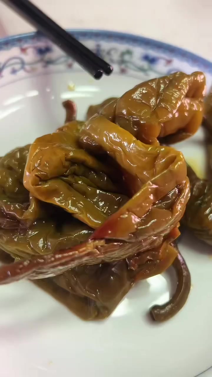 新疆伊犁特色菜:油辣子,强烈推荐