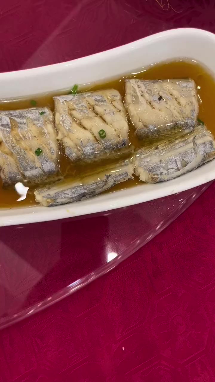 猜猜这条舟山带鱼有多少斤?