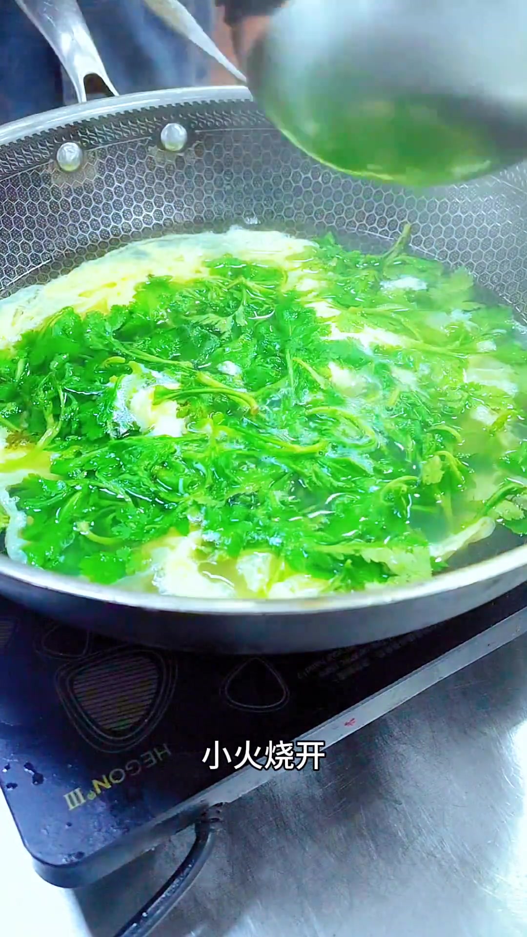 菊花脑蛋汤，清香爽口