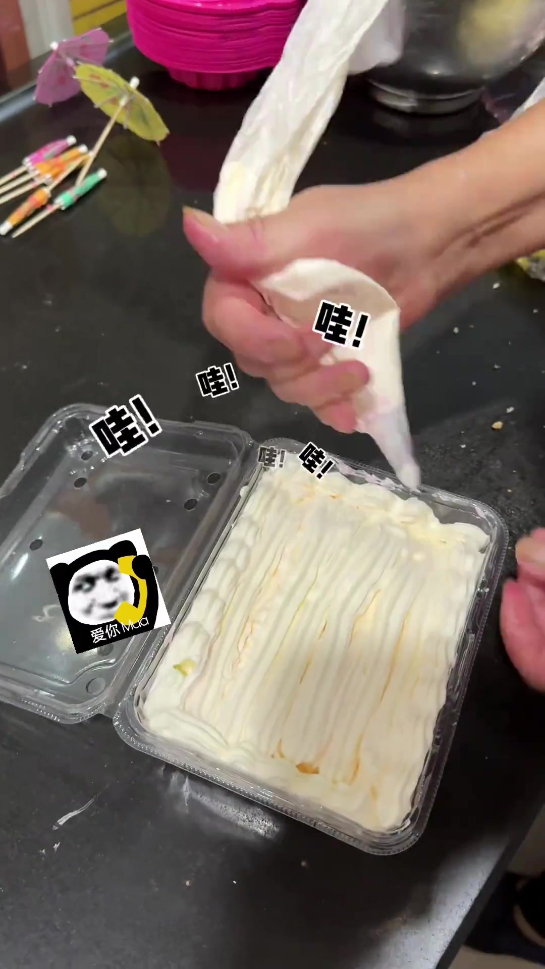 街边偶遇奶油花朵蛋糕，童年回忆拉满