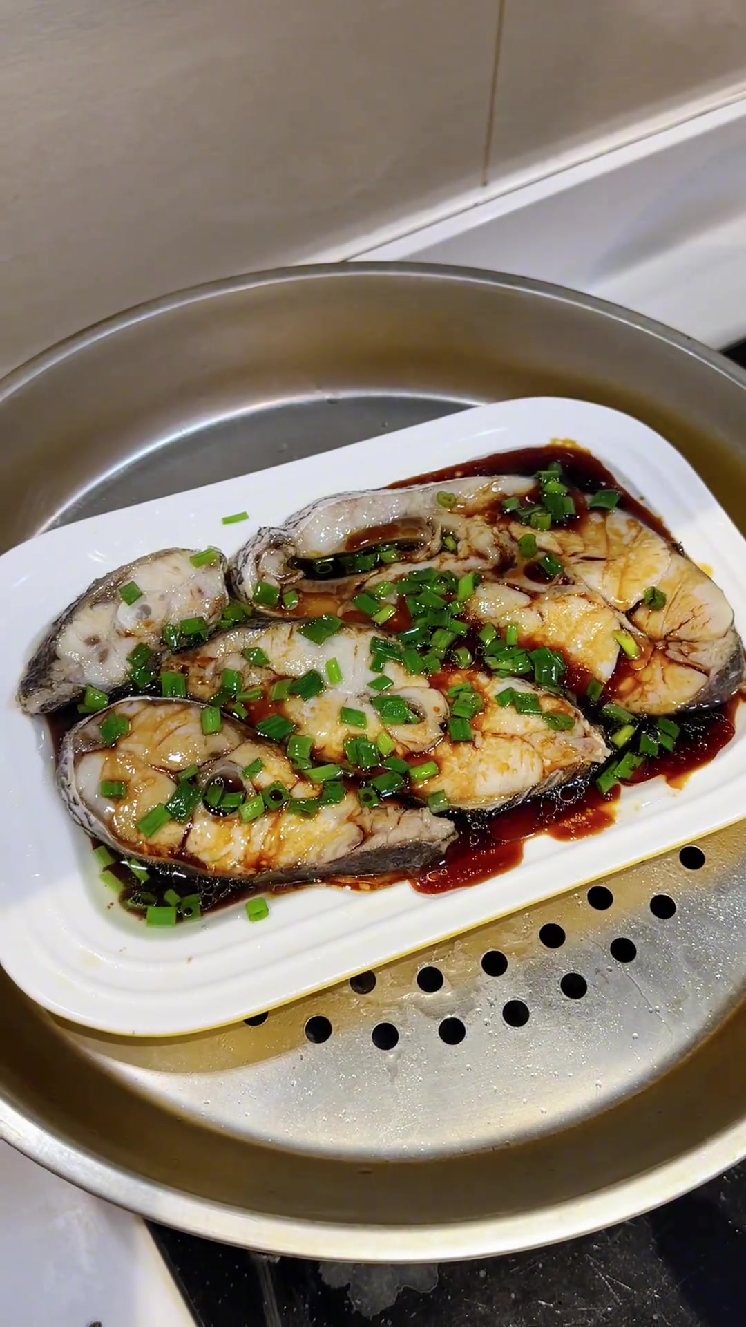 给娃做葱油鳘鱼肉，鲜香美味做法简单