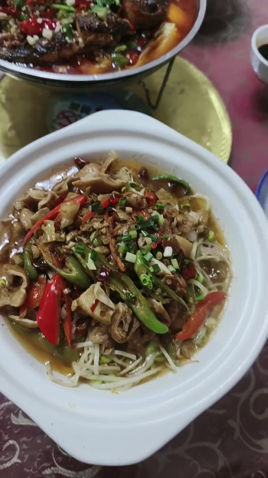 好久没吃平锅鱼，今天的伙食不错！