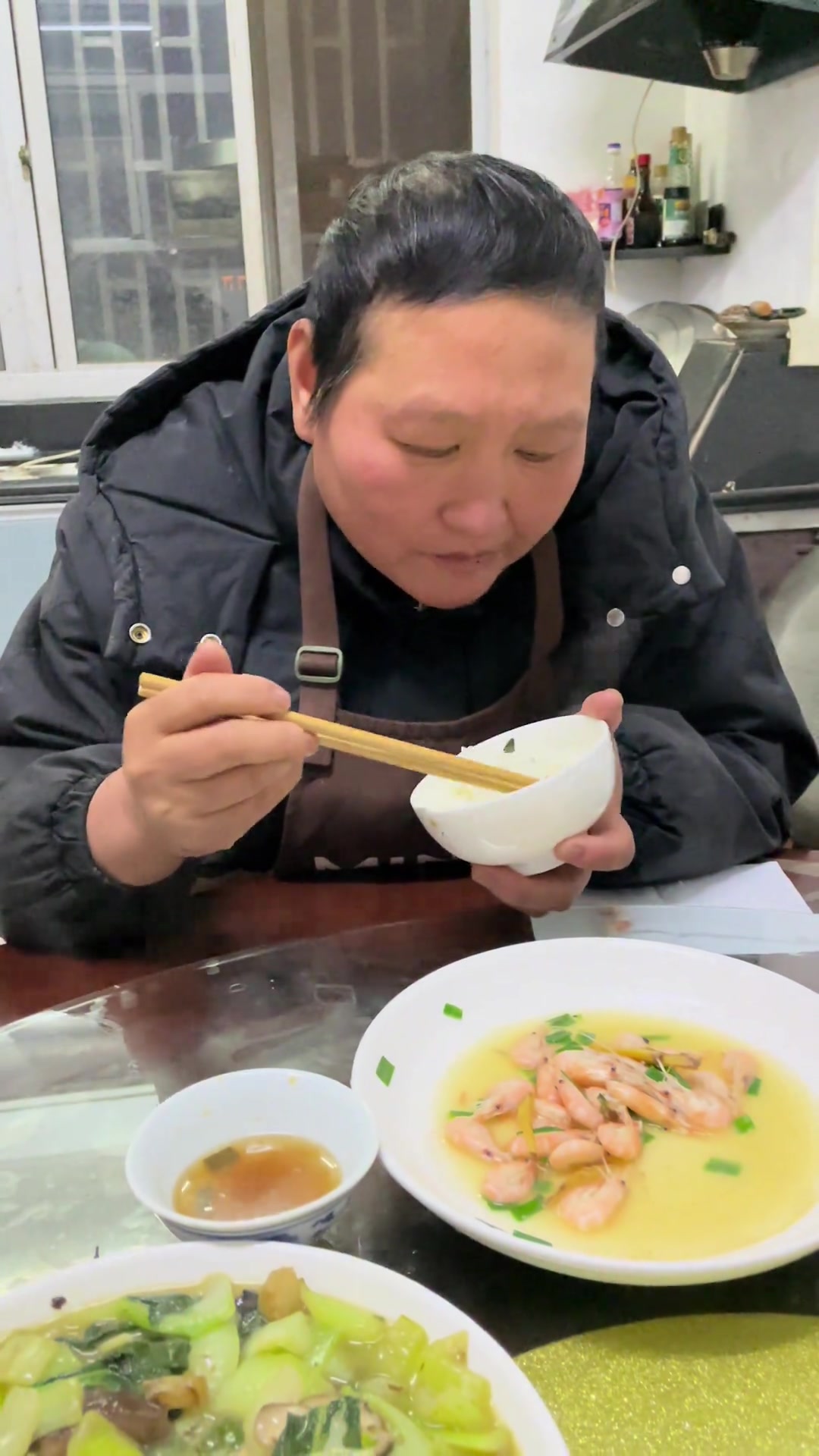 自种油冬菜经霜打后，吃起来甜滋滋的