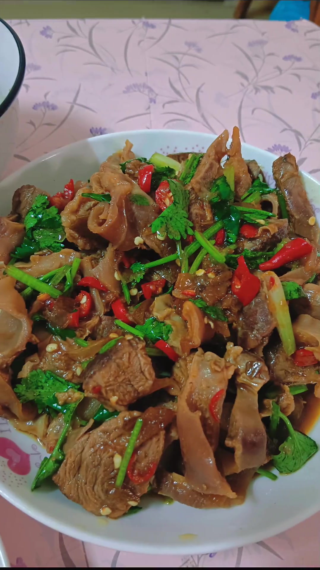 凉拌隔山肉，白切鸡，鸡红青菜汤，搞定