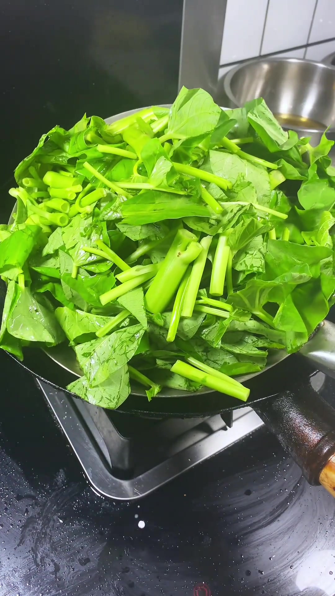 蒜蓉蚝油空心菜，锅气足还不出汤！