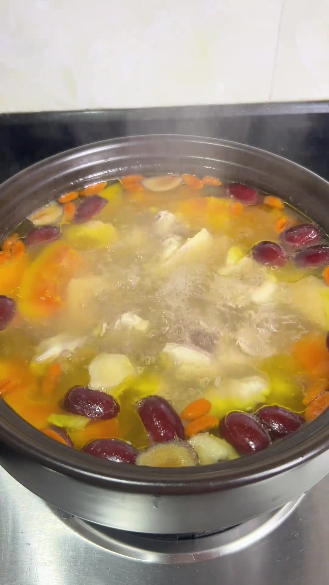 木瓜浸鸡：汤鲜鸡肉嫩，做法超简单