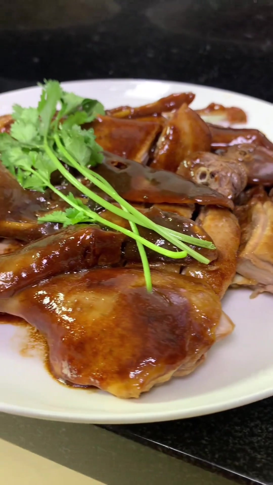 鸭肉这样做，酱香浓郁，肉质紧实