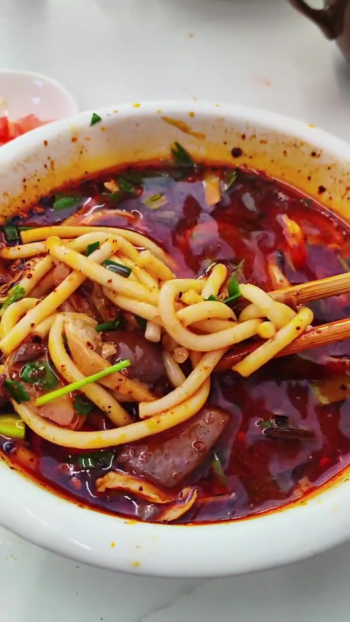 遵义虾子镇：因辣椒闻名，羊肉粉也美味！