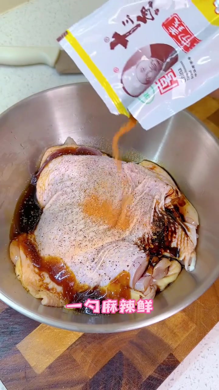 当你没有胃口时一定要试试这个一口爆汁的鸡腿做法