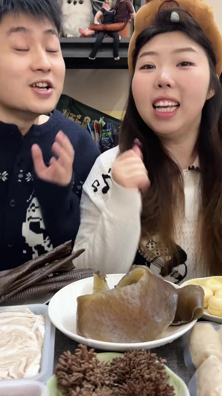 锅底是基础款，食材却都是小众火锅食材