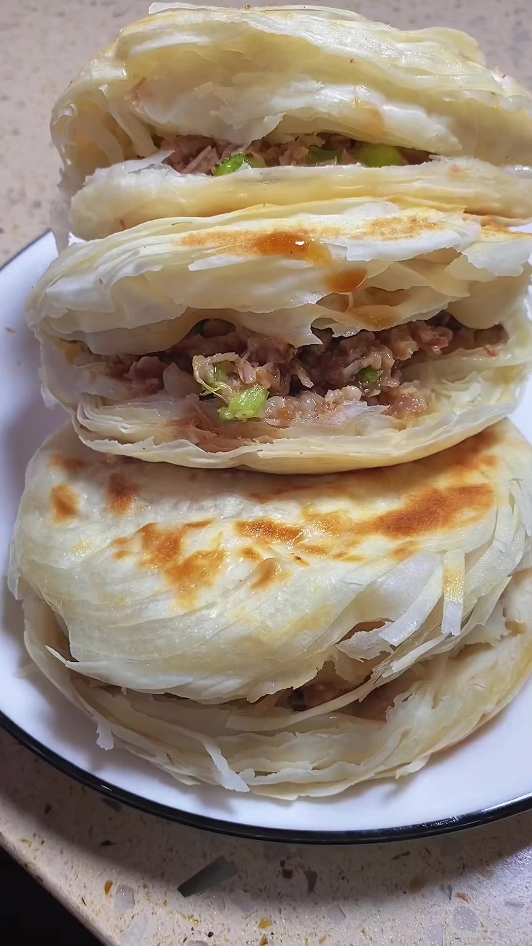 老潼关肉夹馍，外酥掉渣，肉馅饱满