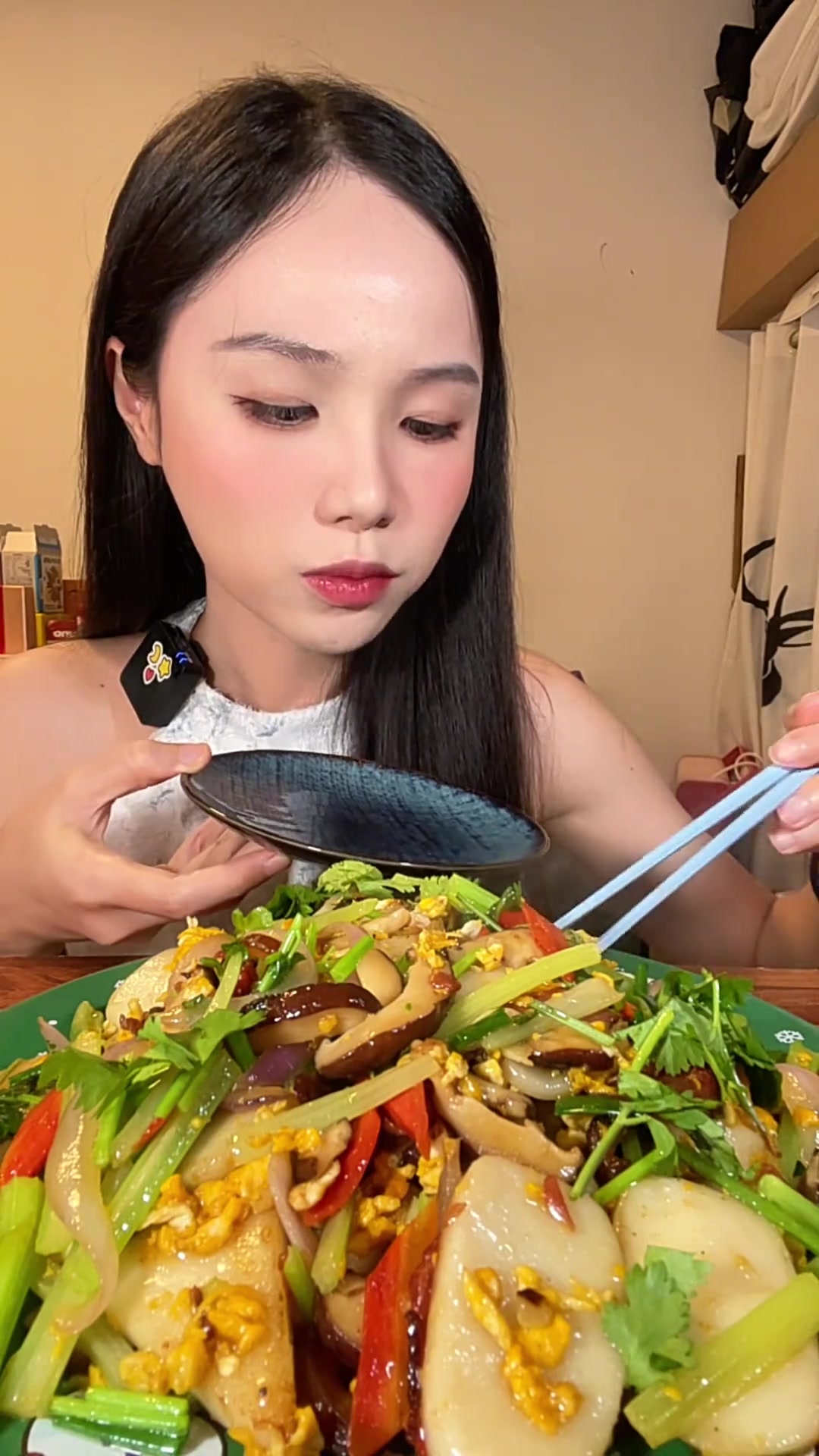 温州酱油肉炒年糕，香气四溢，让人垂涎欲滴！