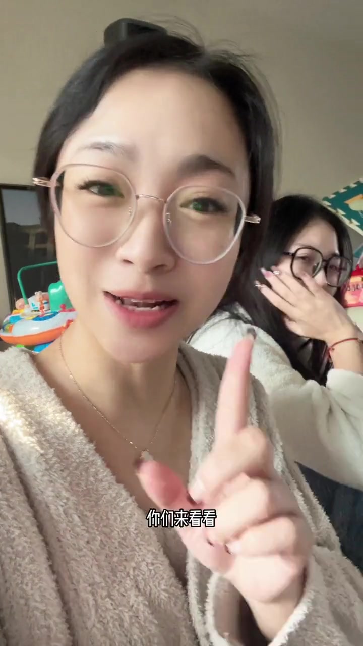 翻看了以前的照片，才发现原来鱼丸像的不是我，是小姨呀～