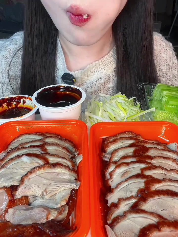 谁点的片皮烤鸭，快来查收