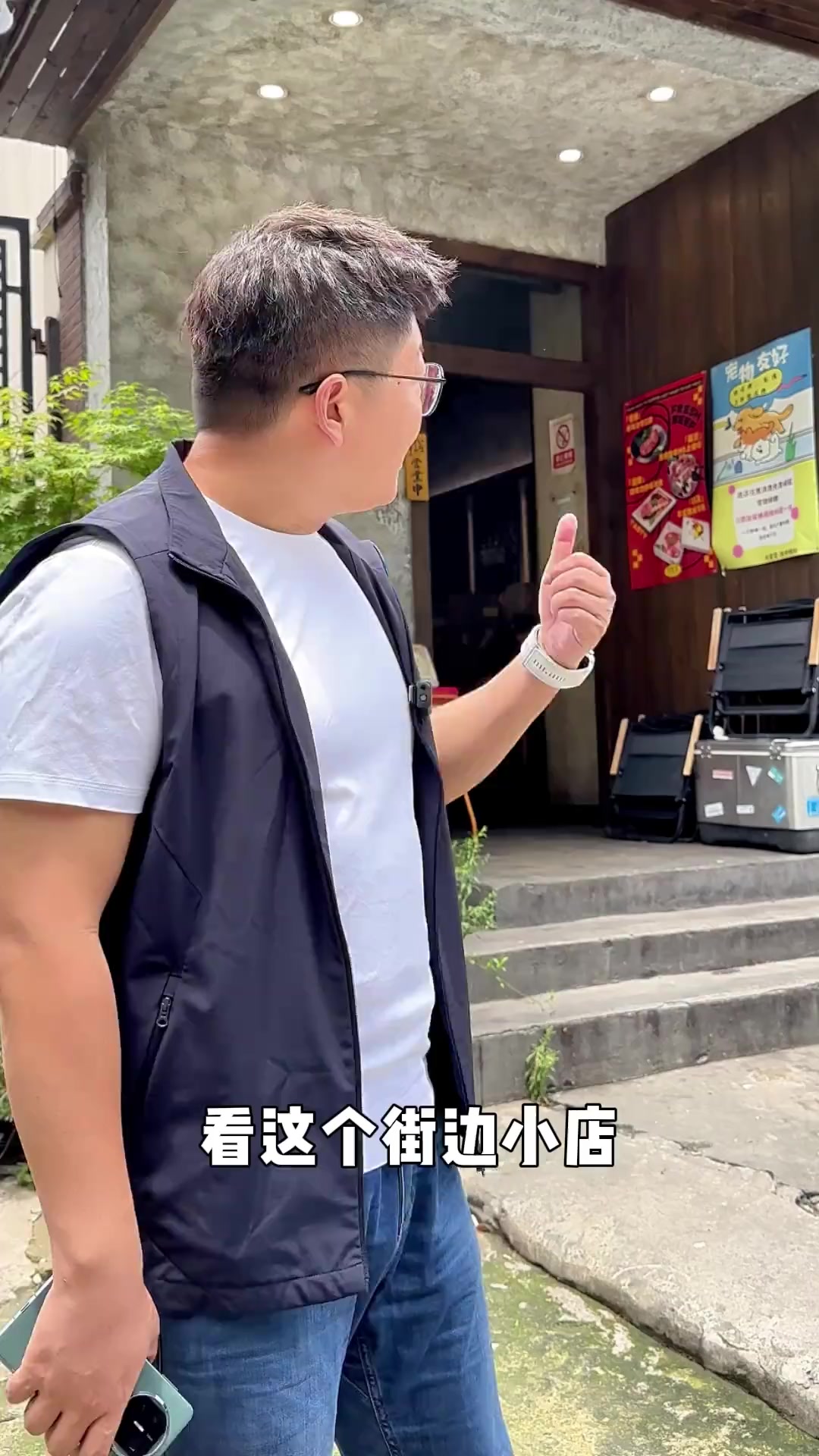 成都的这家一人食烤肉店中午居然也排队，旋转小火锅模式的一人食自助烤肉会不会是新机会呢？……