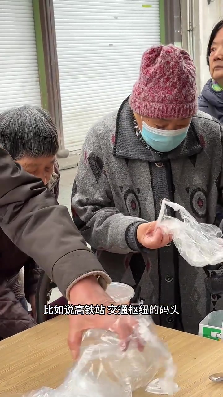 “过了腊八就是年” 小小腊八粥里寄托杭州人对新年的期待