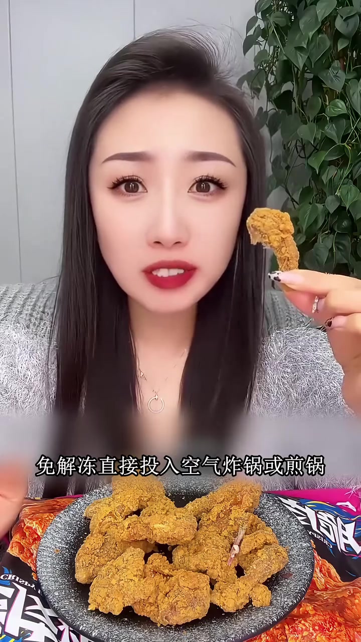 脆皮炸鸡伴翅能做炸鸡饭,炸好后铺在米饭上,淋点蜂蜜酱,普通米饭变豪华套餐!