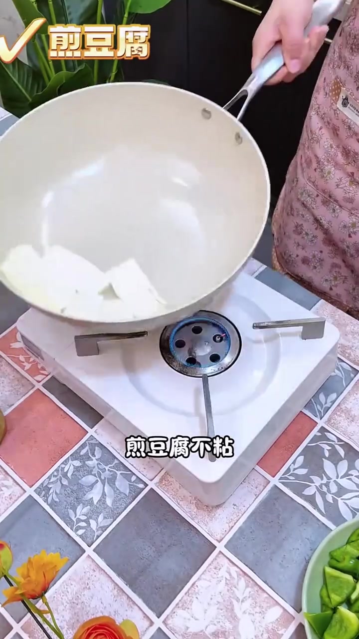 快把你家粘锅丢了把，这口陶瓷不粘锅，不仅不粘，炒菜更好吃，一锅多用，喜欢进来看看