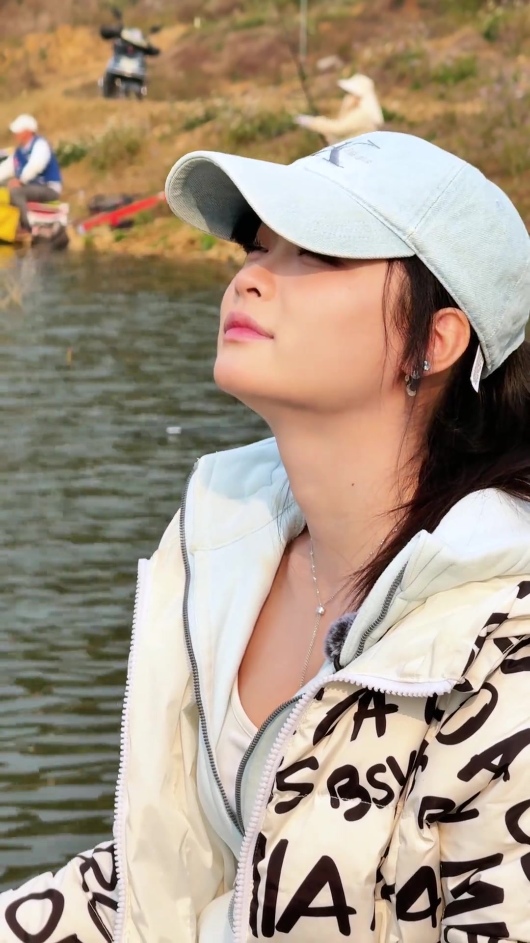 钓鱼的治愈时刻 夕阳下的黄金鲫鱼，美到心巴！