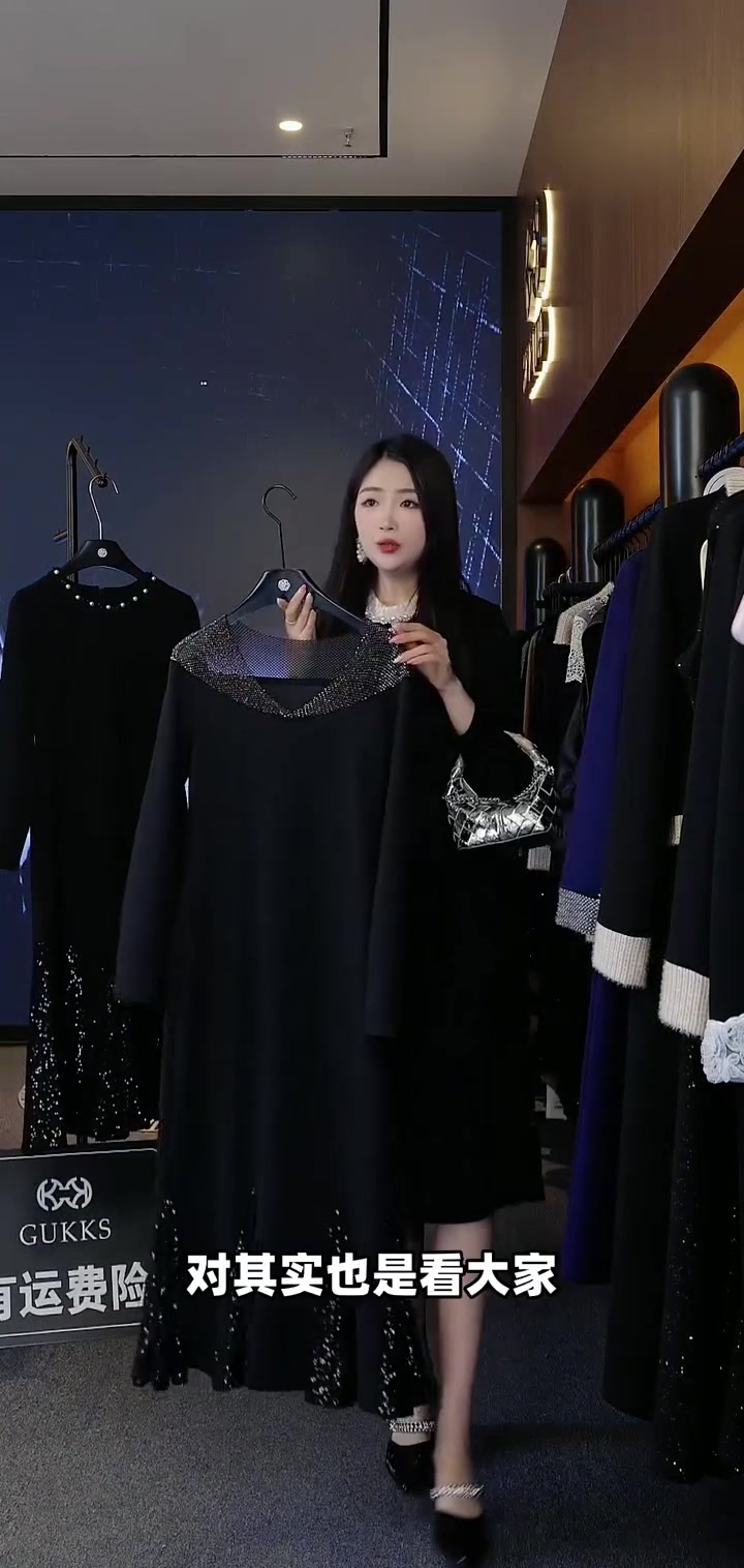 鱼尾裙显肩窄的秘密！4号款女人味设计，隐形吊带更自信