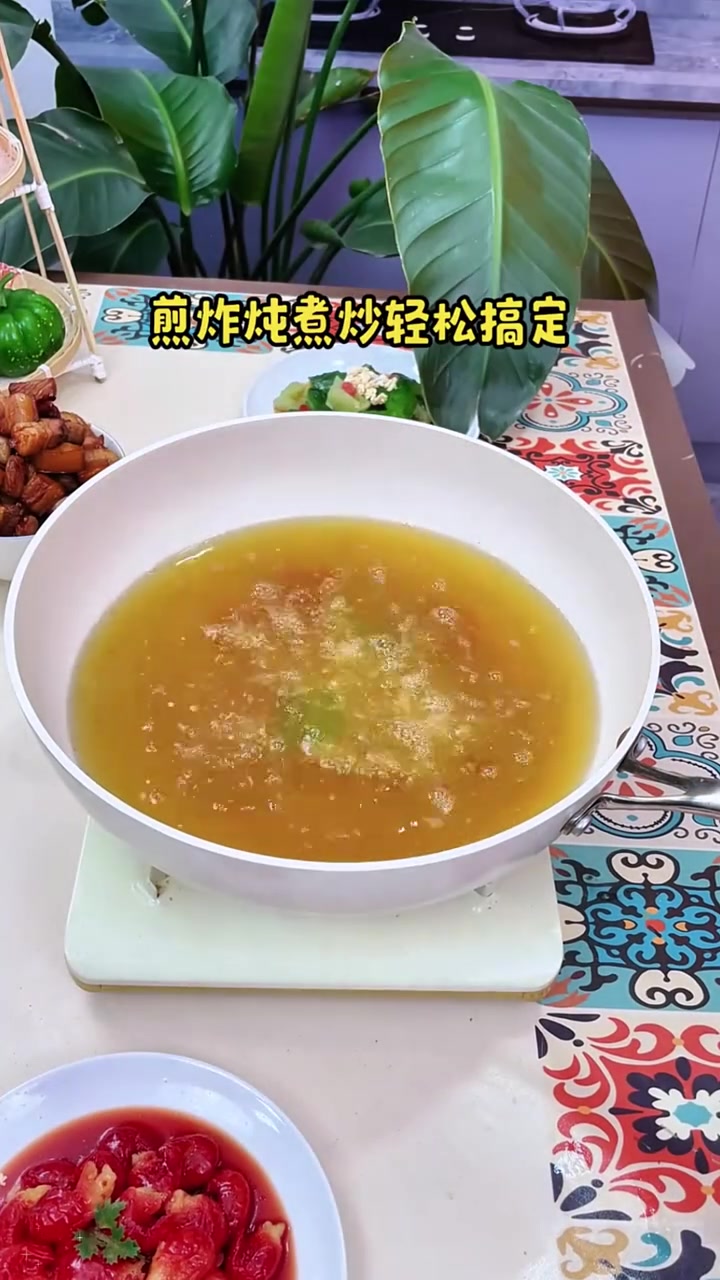 厨房小白还在为粘锅烦恼吗?这锅随便怎么煮都不粘,煎炒炖煮炸蒸样样轻松搞定