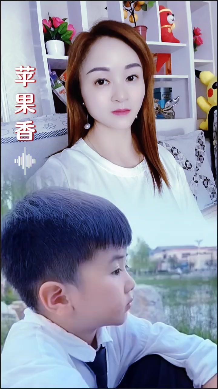 《苹果香》以其深情的旋律和细腻的歌词,融汇了多民族的音乐元素,像一杯陈年老酒,深情、悠远、