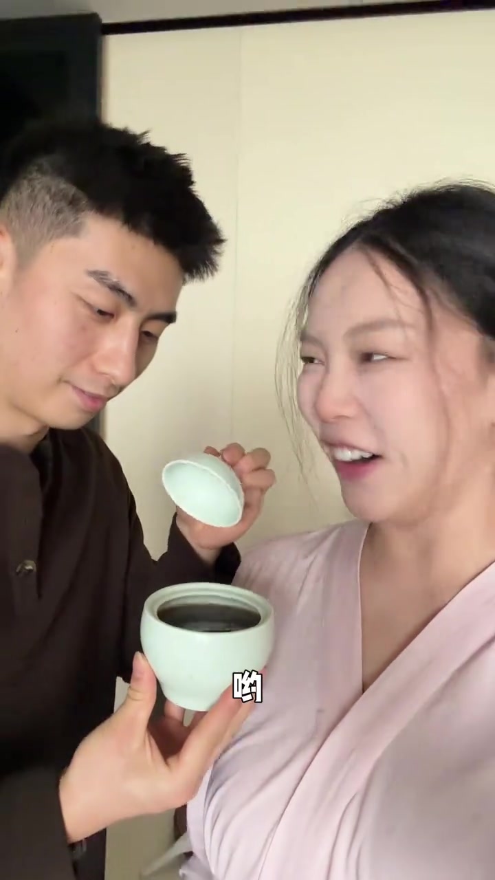 月子电子榨菜来喽