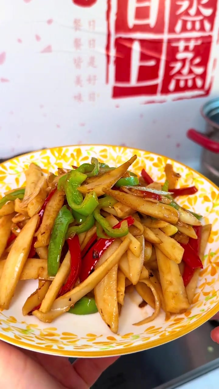 用一口大铁锅，给老隋头做一人份晚饭！鸡蛋水饼
