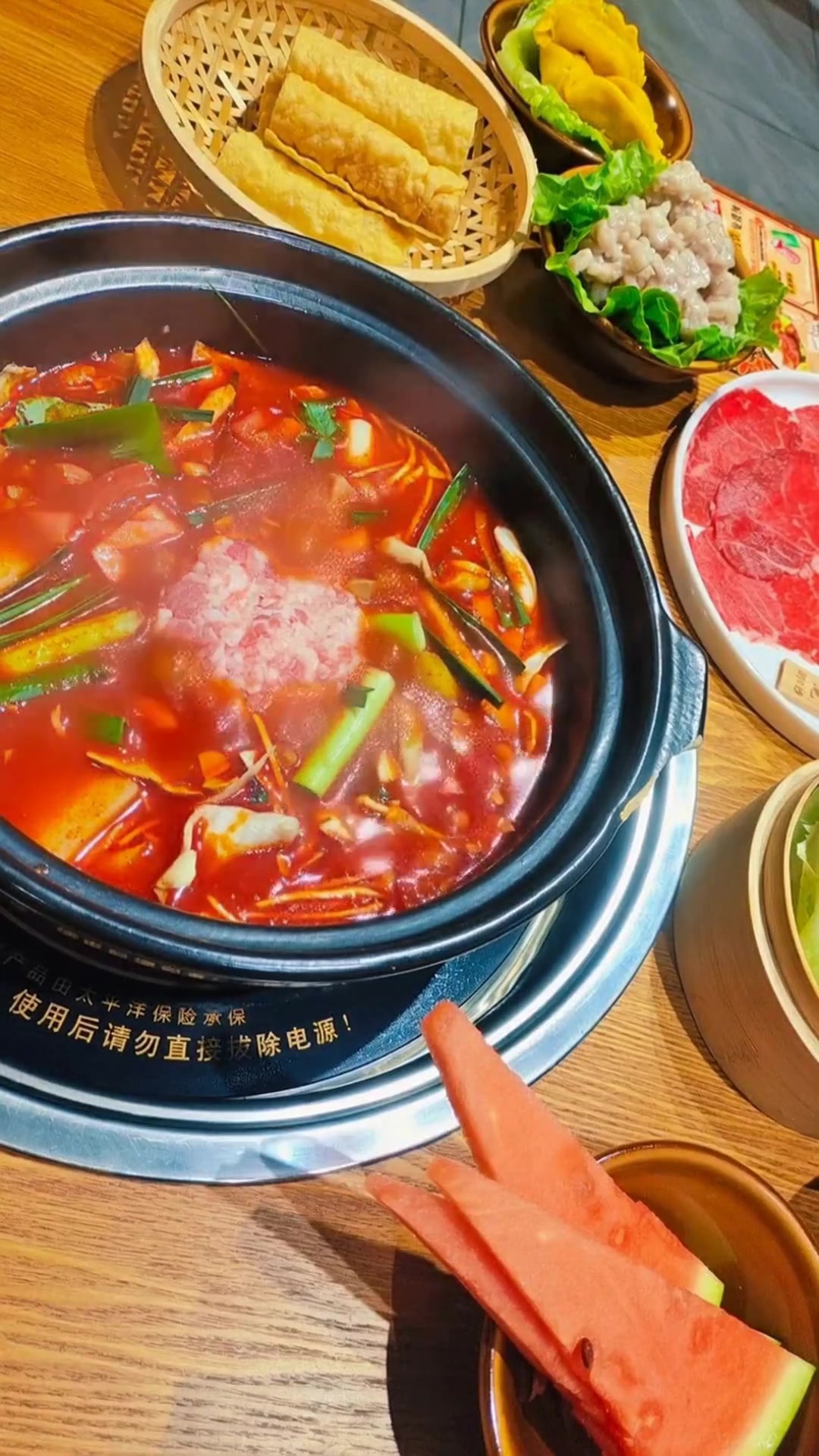 贵州广西气温骤降8度，温泉与酸汤火锅成御寒首选，你准备好了吗？