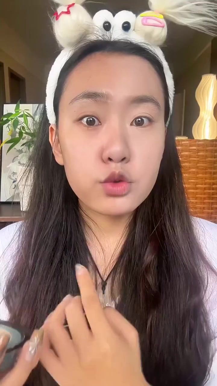 我们今天画的是：泰式奶茶妆！
