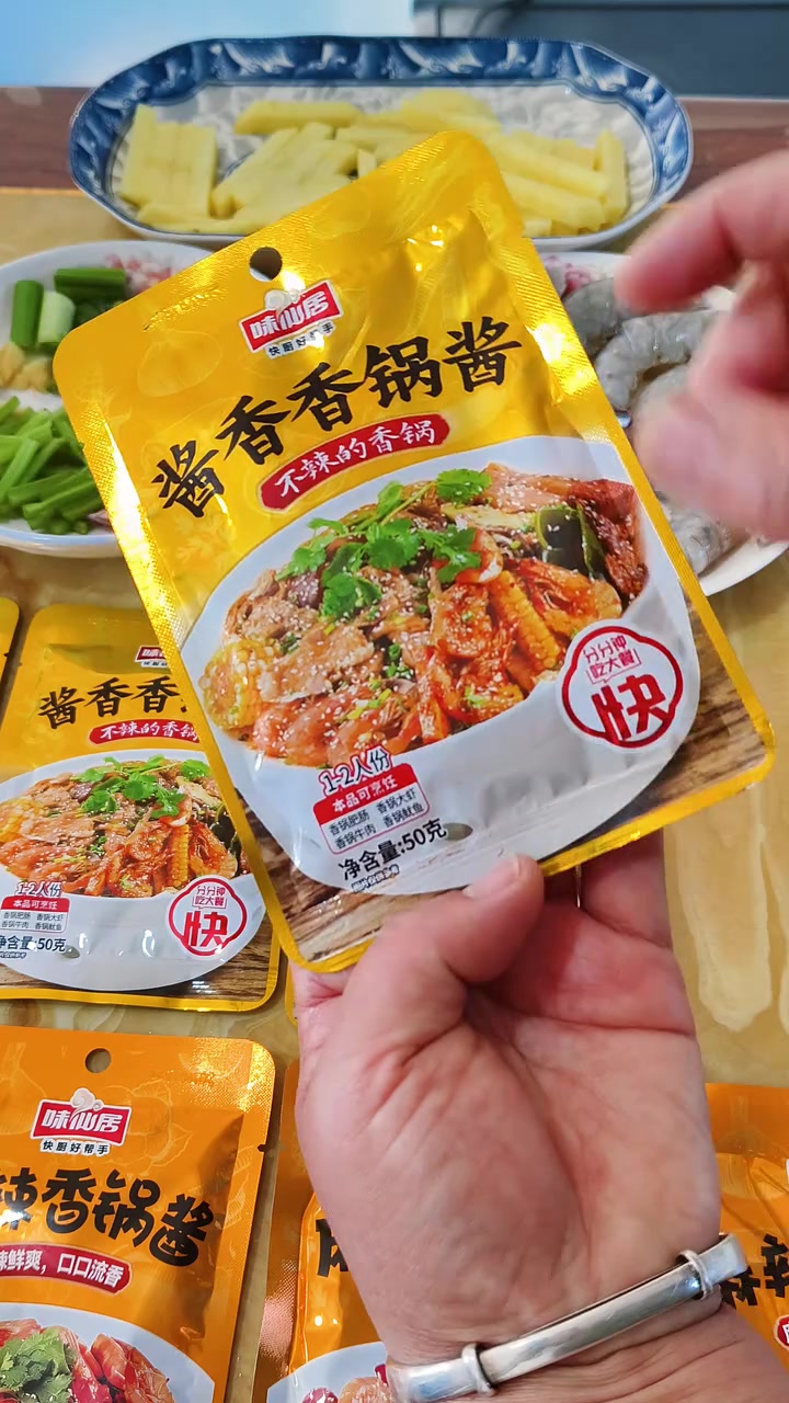 干锅大虾这样做干香干香的，一家人都爱吃，做法简单又好吃