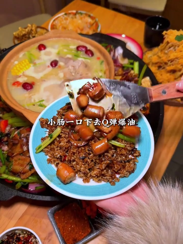 贵阳一家超乖的猪猪店！不允许还有人没吃过他家豆汤猪蹄烙锅！