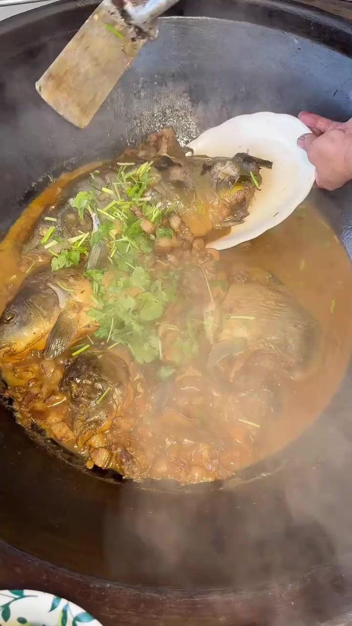 东北杀年猪第二季，大家都说喜欢看长视频，当天一共四头猪，我爸家三头，我家一头，天没亮就出发