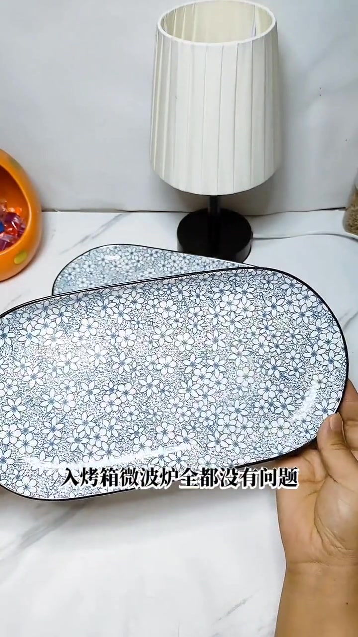 高颜值釉下彩椭圆形鱼盘，高温烧制，可微波加热！