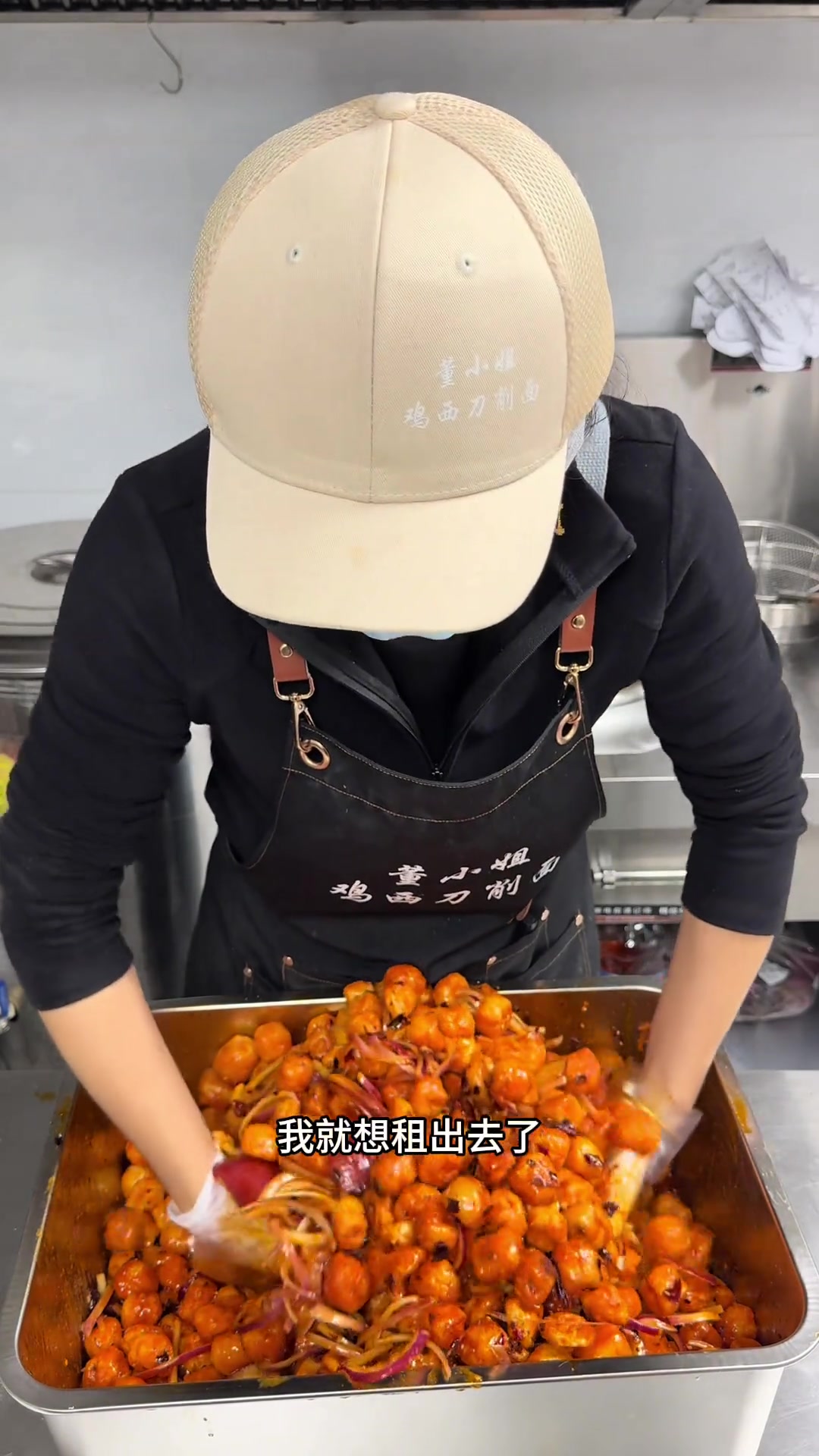 在上海以后人员雇齐了,我就自己出早餐卖鸡蛋饼儿