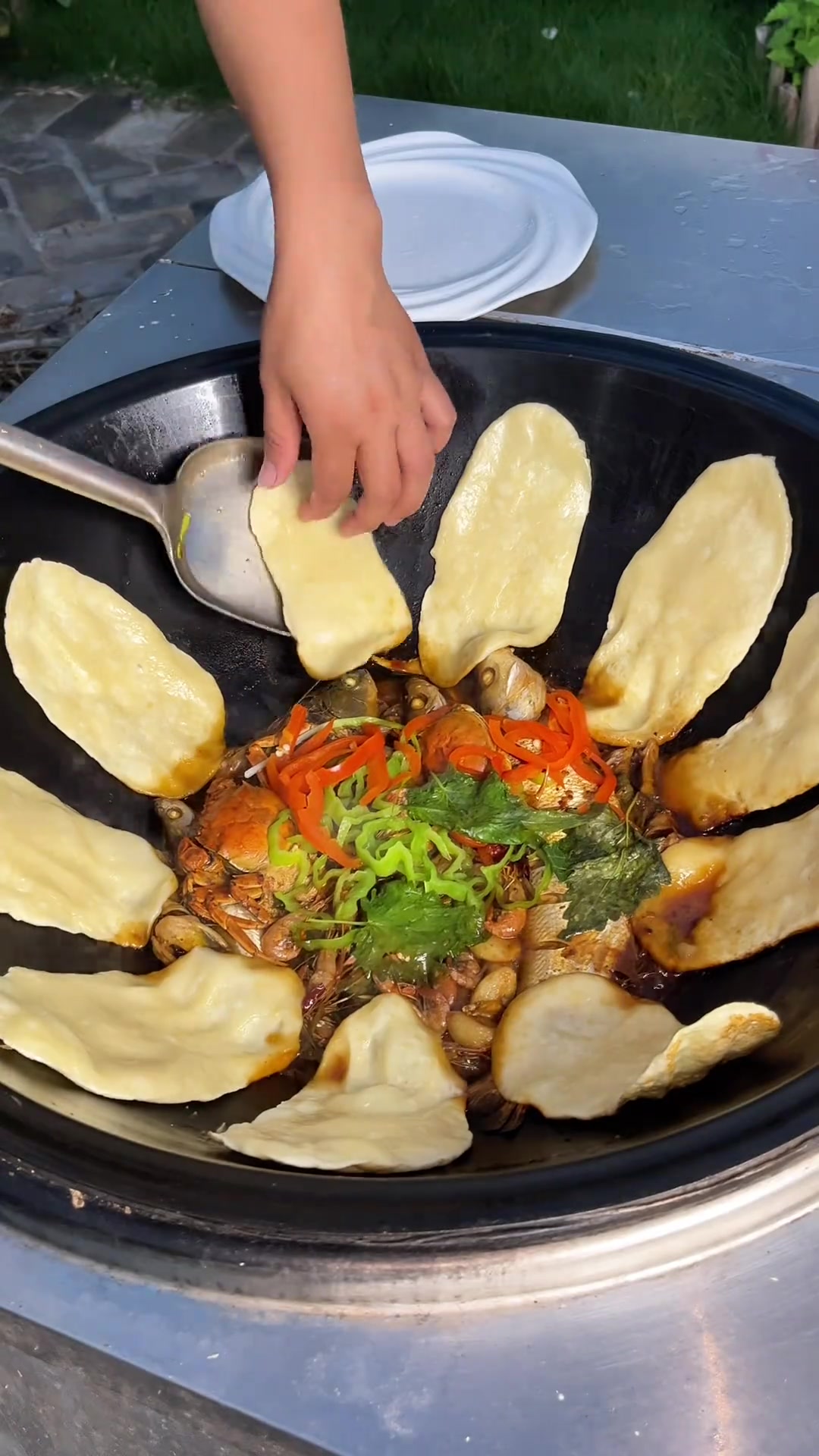 野生杂鱼蟹一锅鲜，苏北人的特色杂鱼锅贴