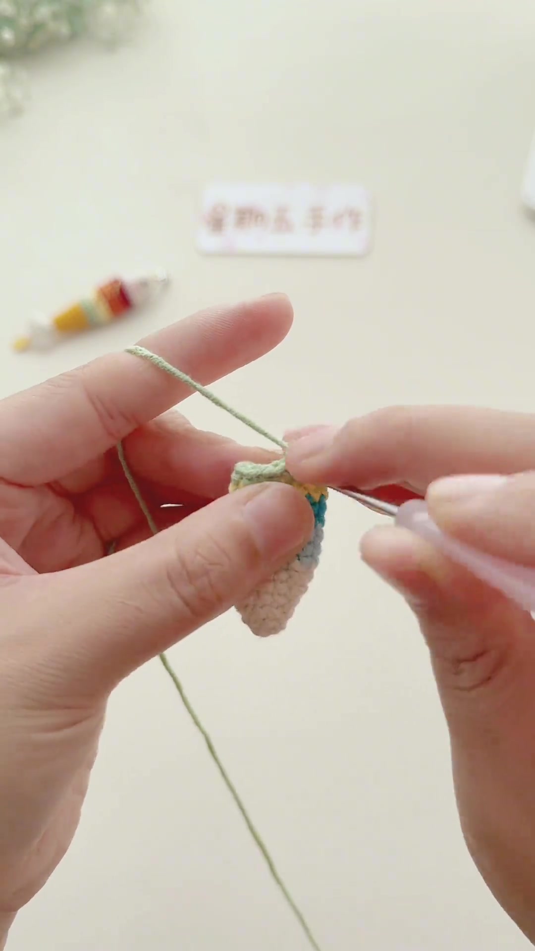钩针小鱼挂件制作教程，简单易学的手工钥匙链