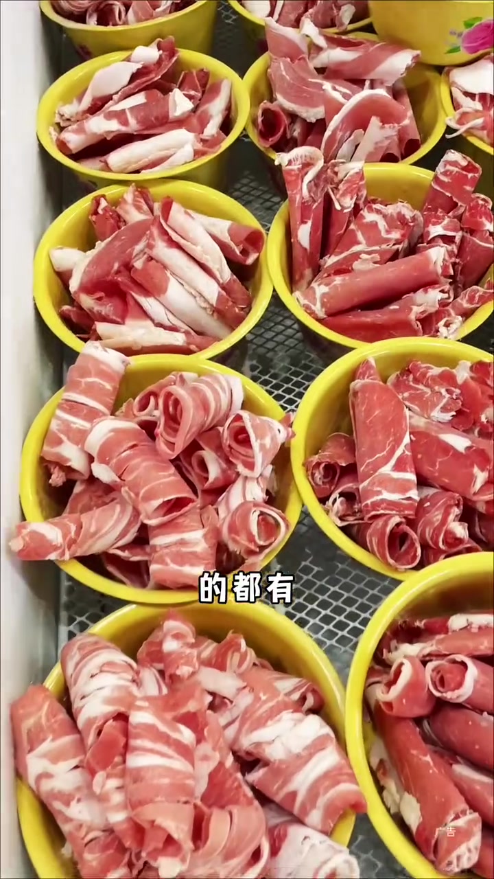 巷子口三六九地摊火锅来啦！都是小盘新鲜菜品，荤素搭配超满足～人均几十吃到爽