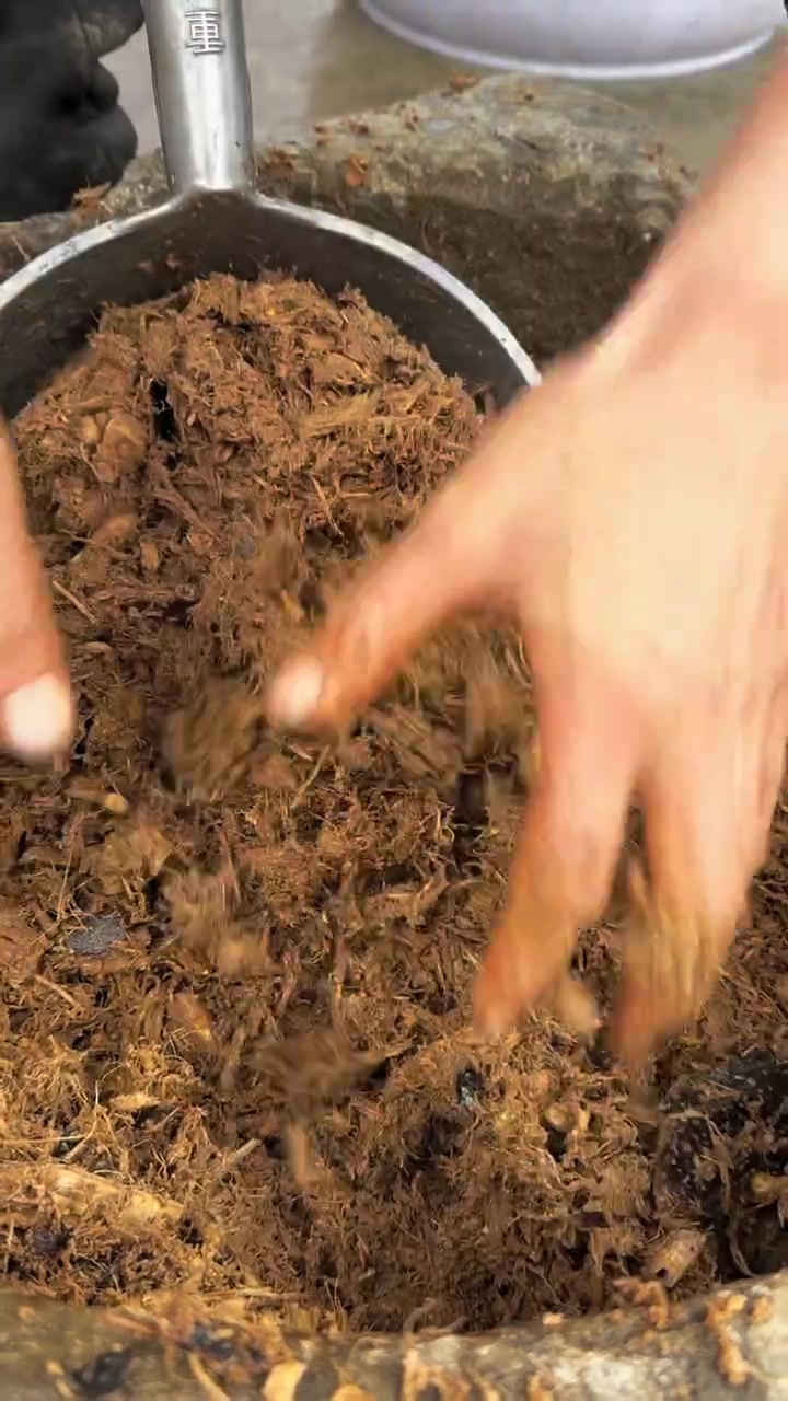 家里种的葛根粉都要四五十一斤，正宗的野葛肯定能卖到六七十一斤