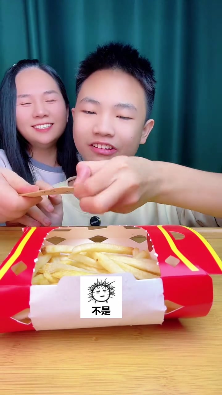 巨无霸汉堡好吃的嘞