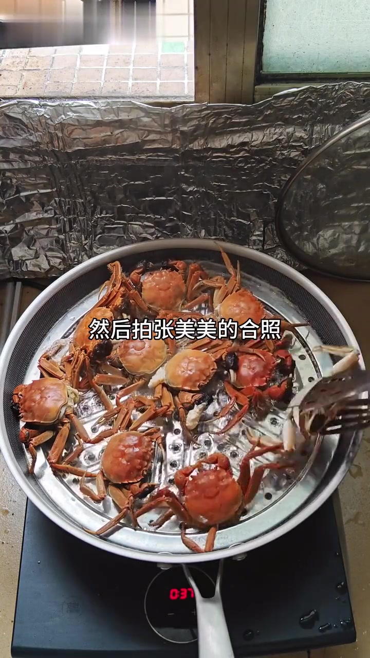 周末没给同事带饭，清蒸大闸蟹太好吃了