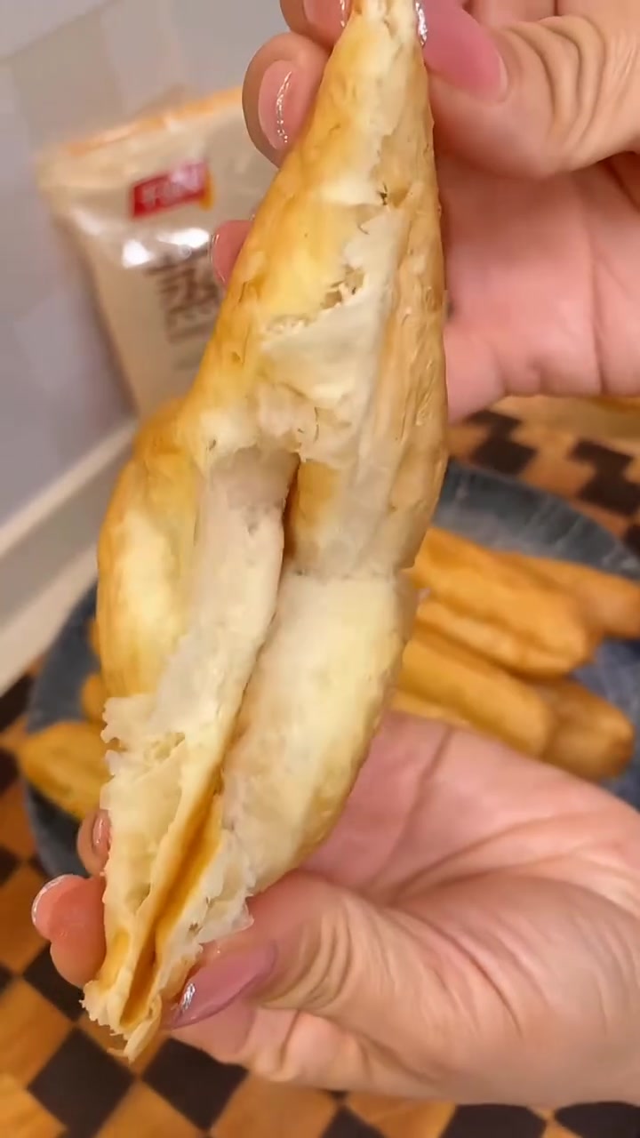 「千味央厨蒸油条」蒸着吃的 油条 真的一点也不油腻,软乎乎的又劲道 早餐 搭配牛奶或豆浆营