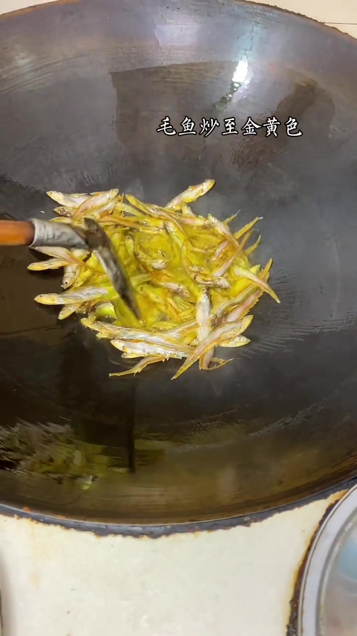 来我家吃饭,我一定会给你炒毛鱼,下酒又下饭,我家在安徽省安庆市太湖县小池镇,没有山珍海味,