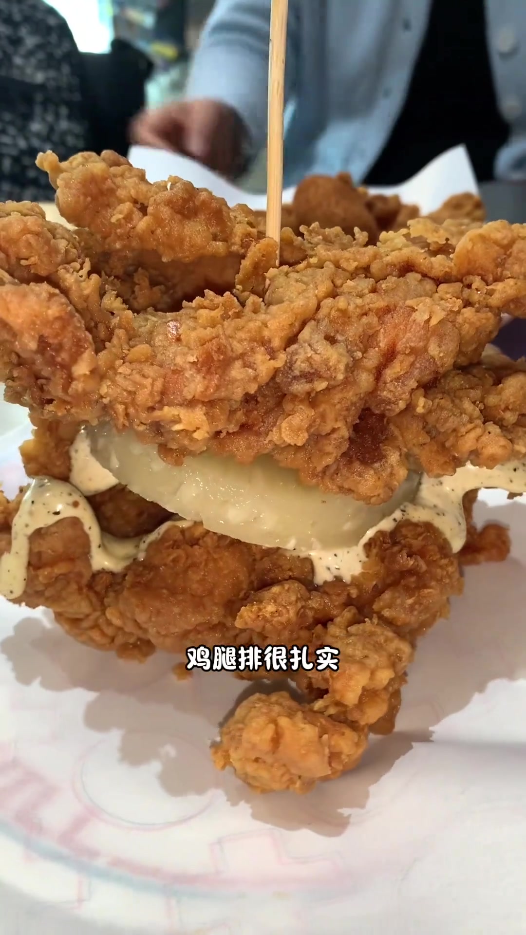 一口美式炸鸡汉堡，让你享受大满足！