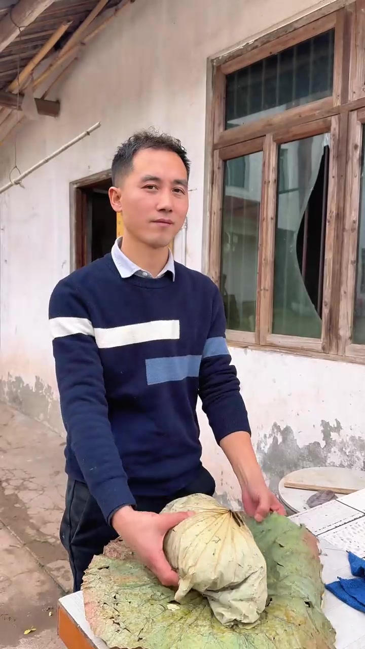 天气冷了，做了个泥窑鸡，虽然很费时，但毕竟取暖了！