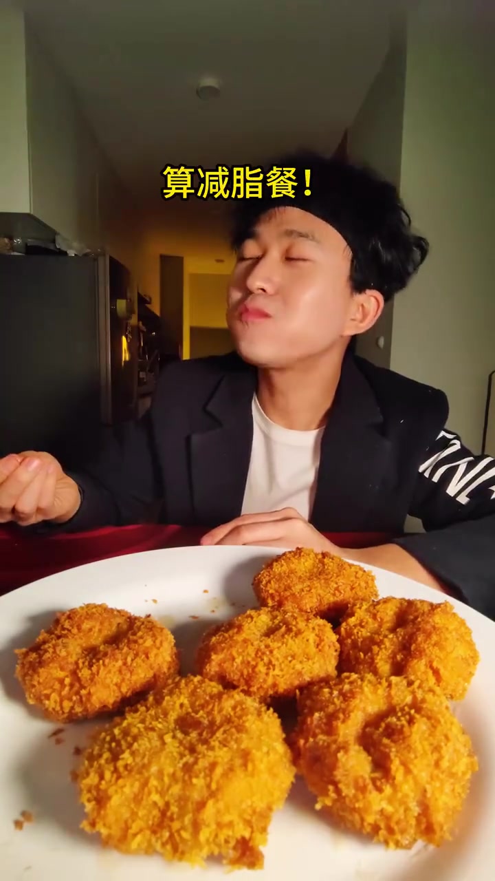 泰国甜甜圈里是炸虾？炸虾甜甜圈测评！