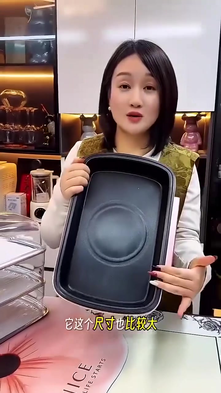 爱烁大容量电蒸锅，一锅搞定蒸煮炖涮！透明可视设计，蒸菜蒸鱼鲜香不流失，还能变身小火锅。家用